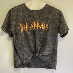 Def Leppard Women's Large Stone Washed Distressed Black Cropped Tee Band Tee